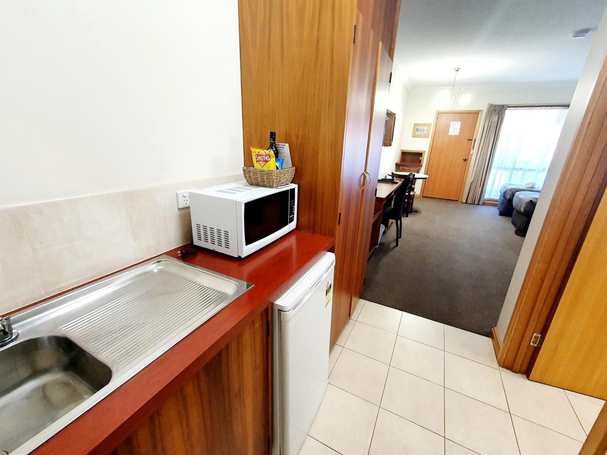 Golden Grain Motor Inn Horsham Room photo