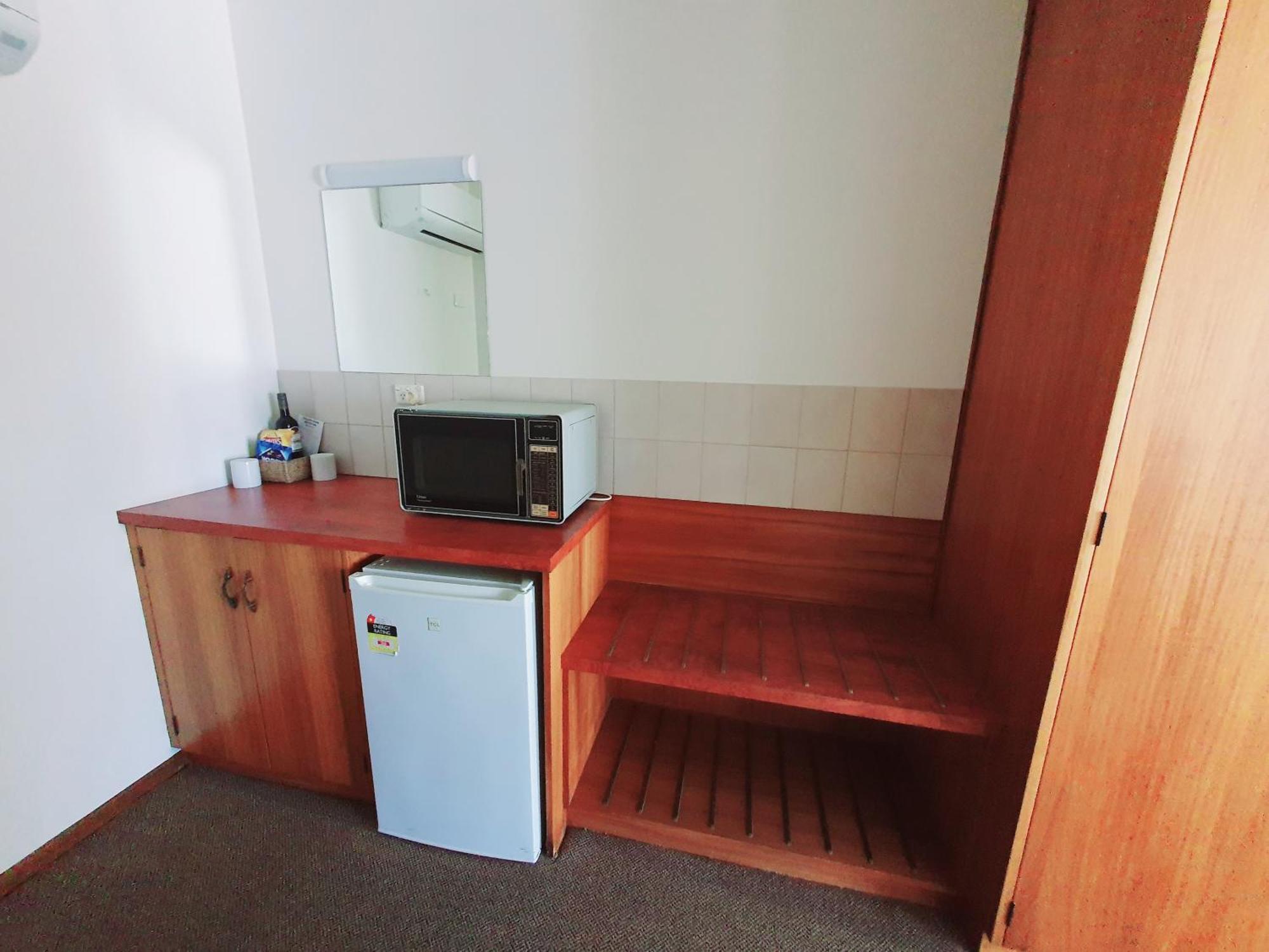 Golden Grain Motor Inn Horsham Room photo