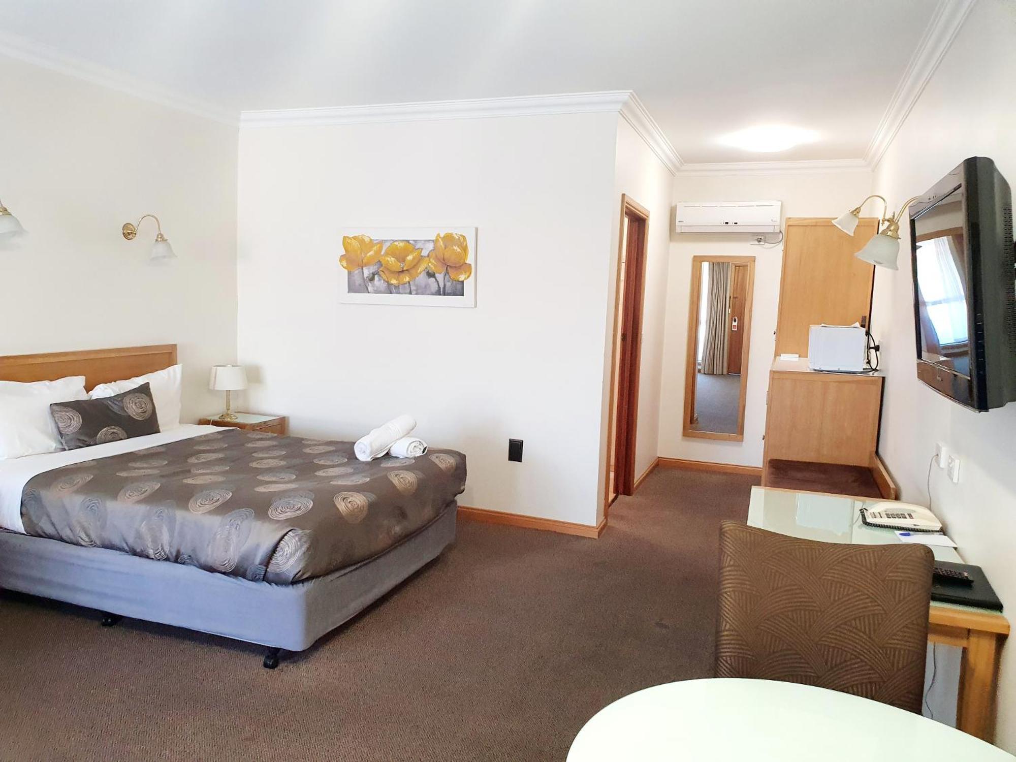 Golden Grain Motor Inn Horsham Room photo